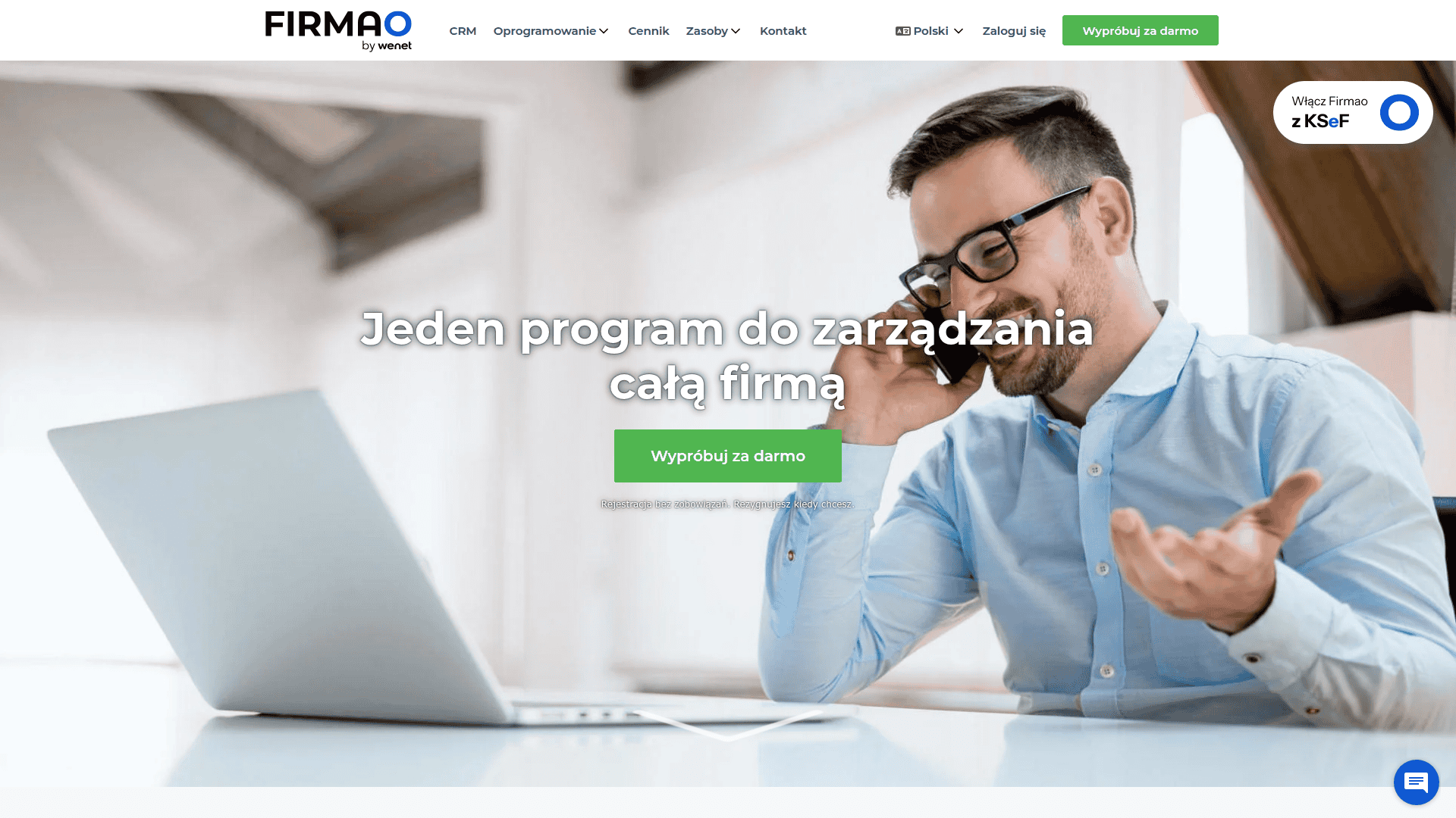 Pracownik korzystający z laptopa, zarządzanie firmą, biznes, technologia, praca biurowa.